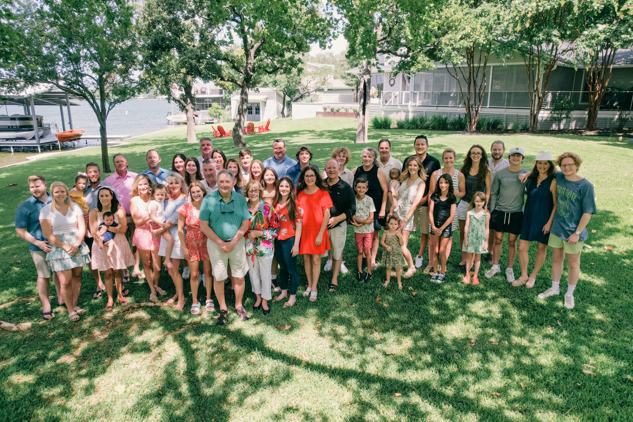 Rae Allen Photography | A group portrait of the family reunion that takes place in granite shoals. This is the feature images for A Reunion in Granite Shoals blog post on the Rae Allen website
